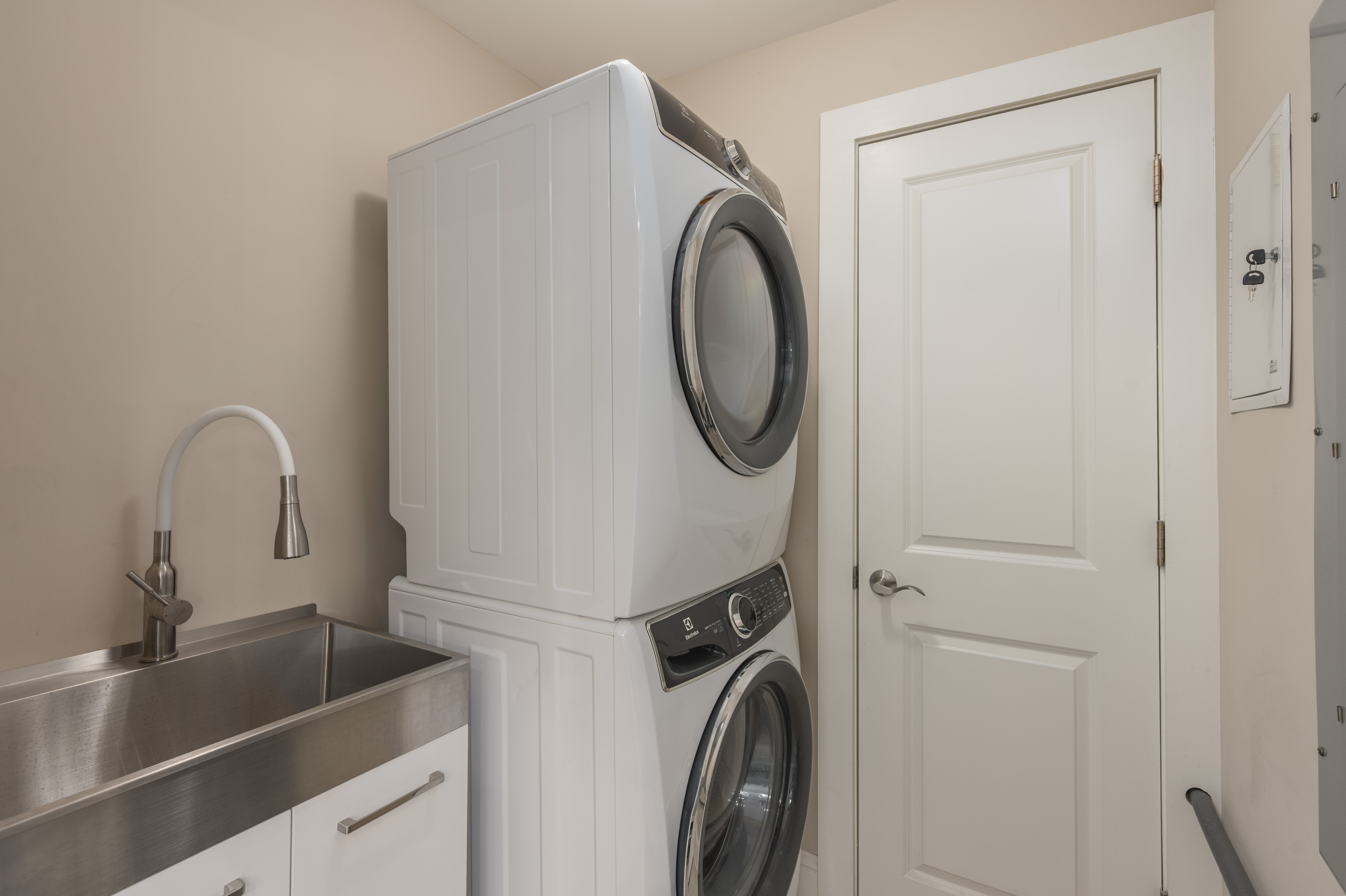 1070D Tailwater image 23